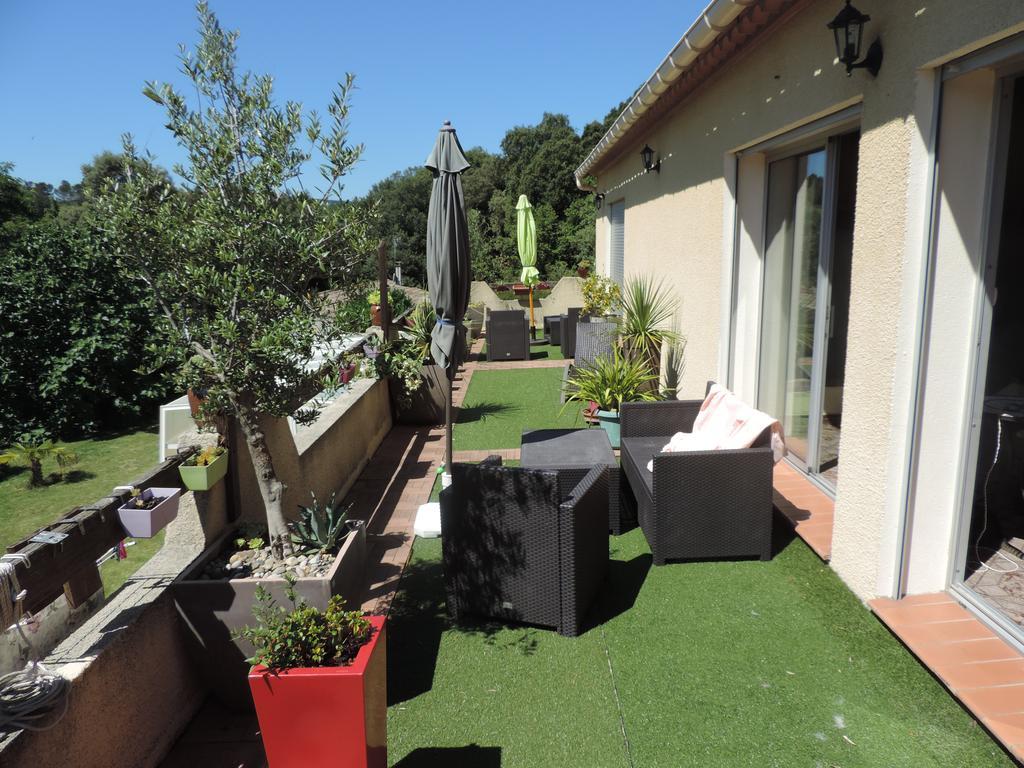Hotel Les Deux Lions Alairac Exterior foto