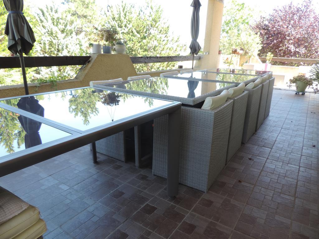 Hotel Les Deux Lions Alairac Exterior foto
