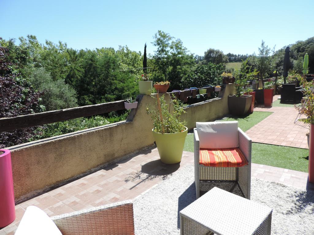 Hotel Les Deux Lions Alairac Exterior foto