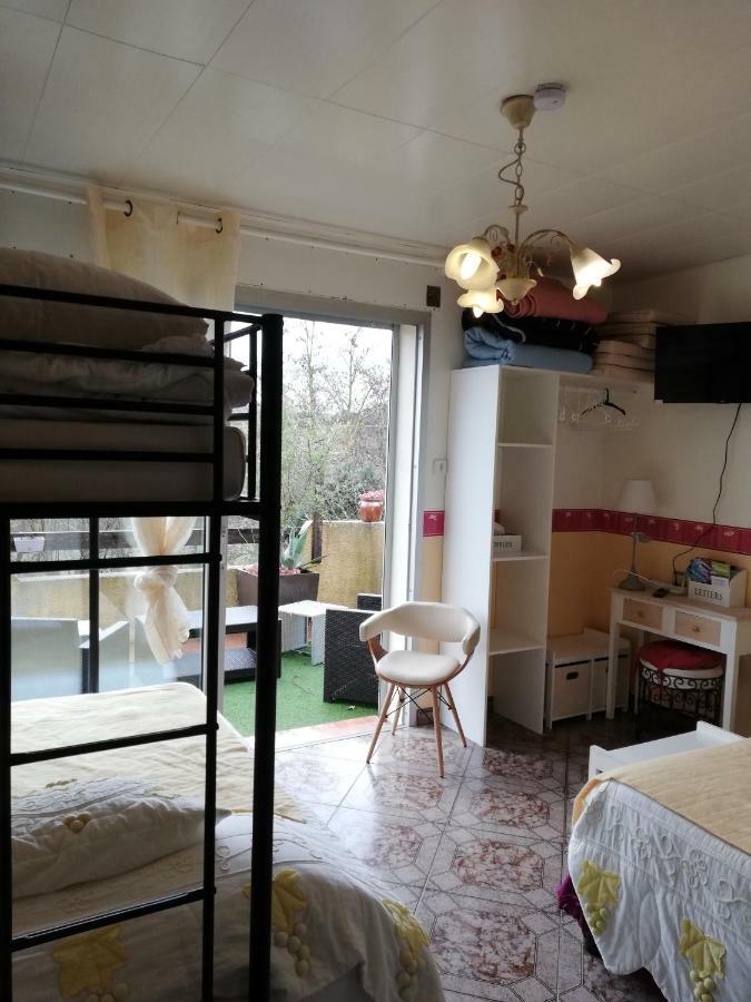 Hotel Les Deux Lions Alairac Exterior foto